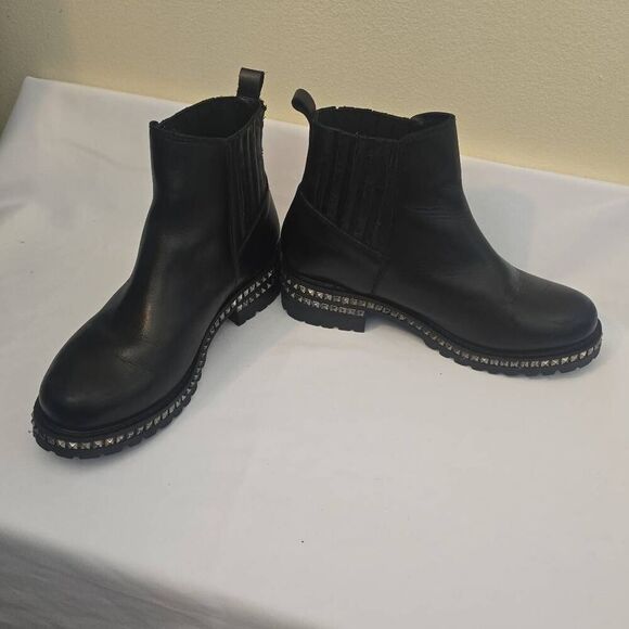 Steve Madden Black Leather Galena Ankle Boot ,  Hematite Stud Trim, NIB, SZ. 8 - Picture 2 of 8